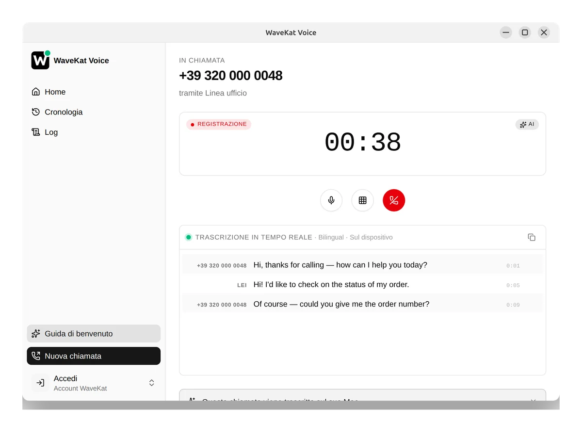 WaveKat Voice su Ubuntu — una chiamata avviata dall'assistente, in corso, con la trascrizione dal vivo a fianco.